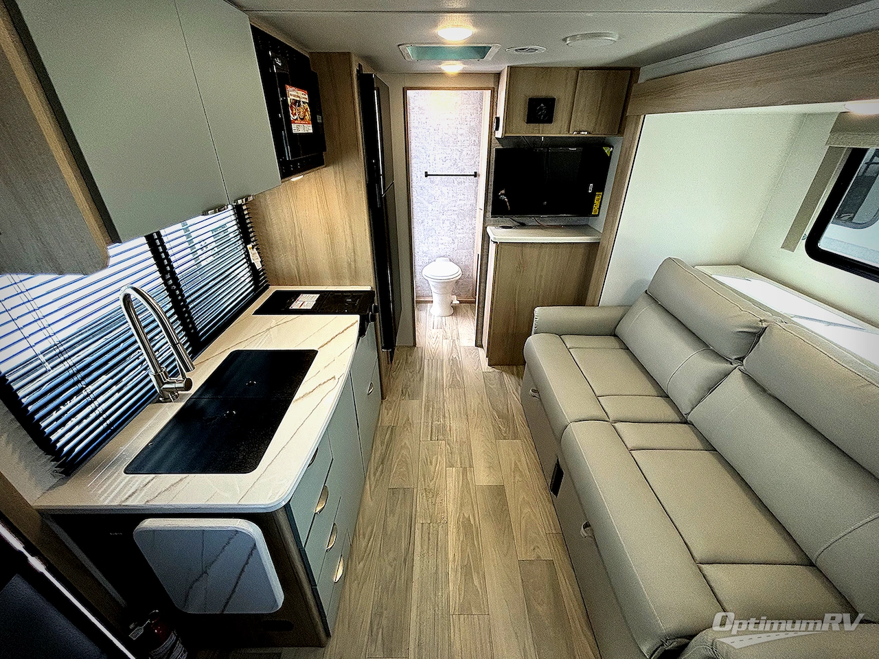 2025 Winnebago Micro Minnie 2108FBS Photo 4