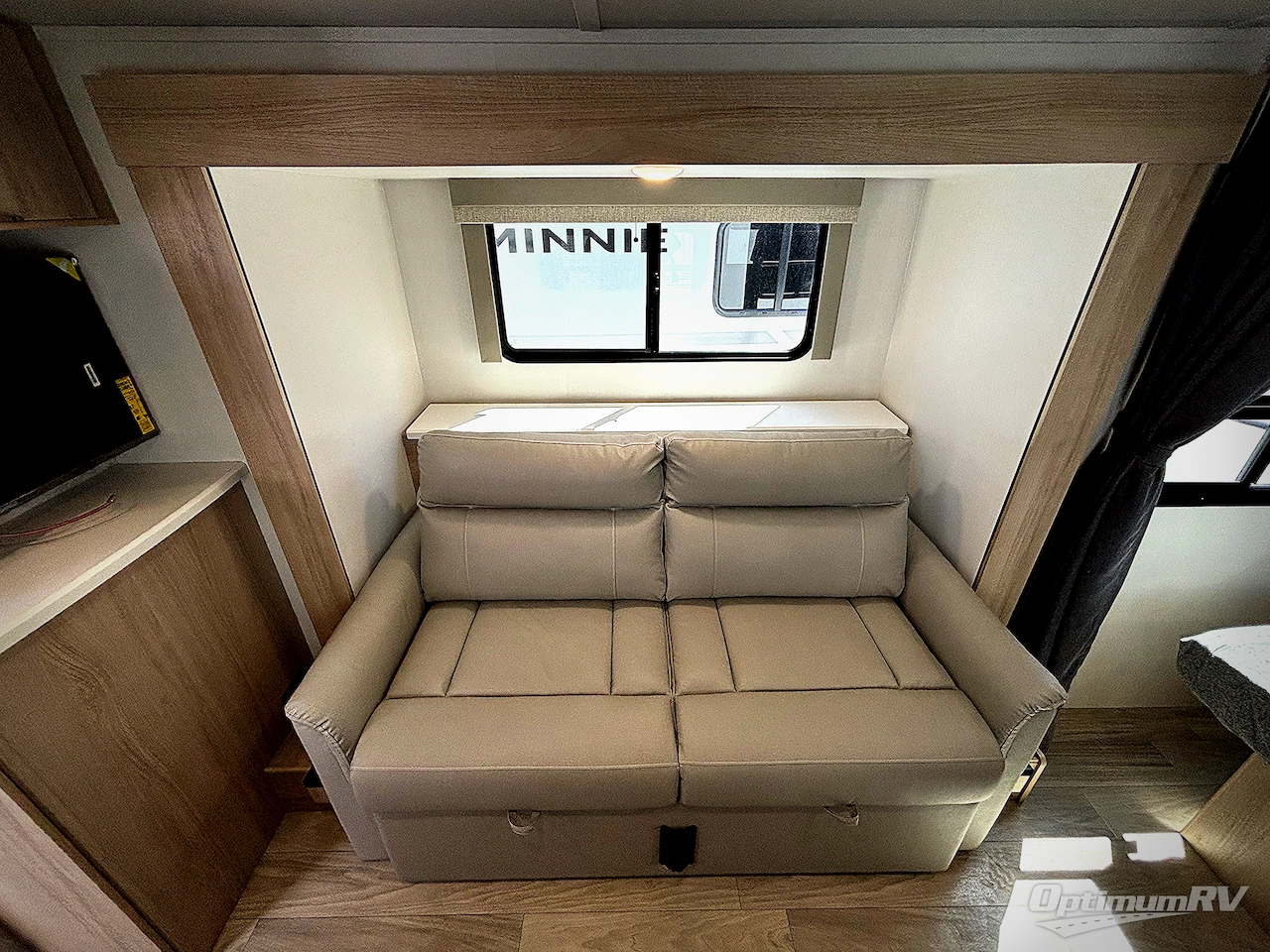2025 Winnebago Micro Minnie 2108FBS Photo 5