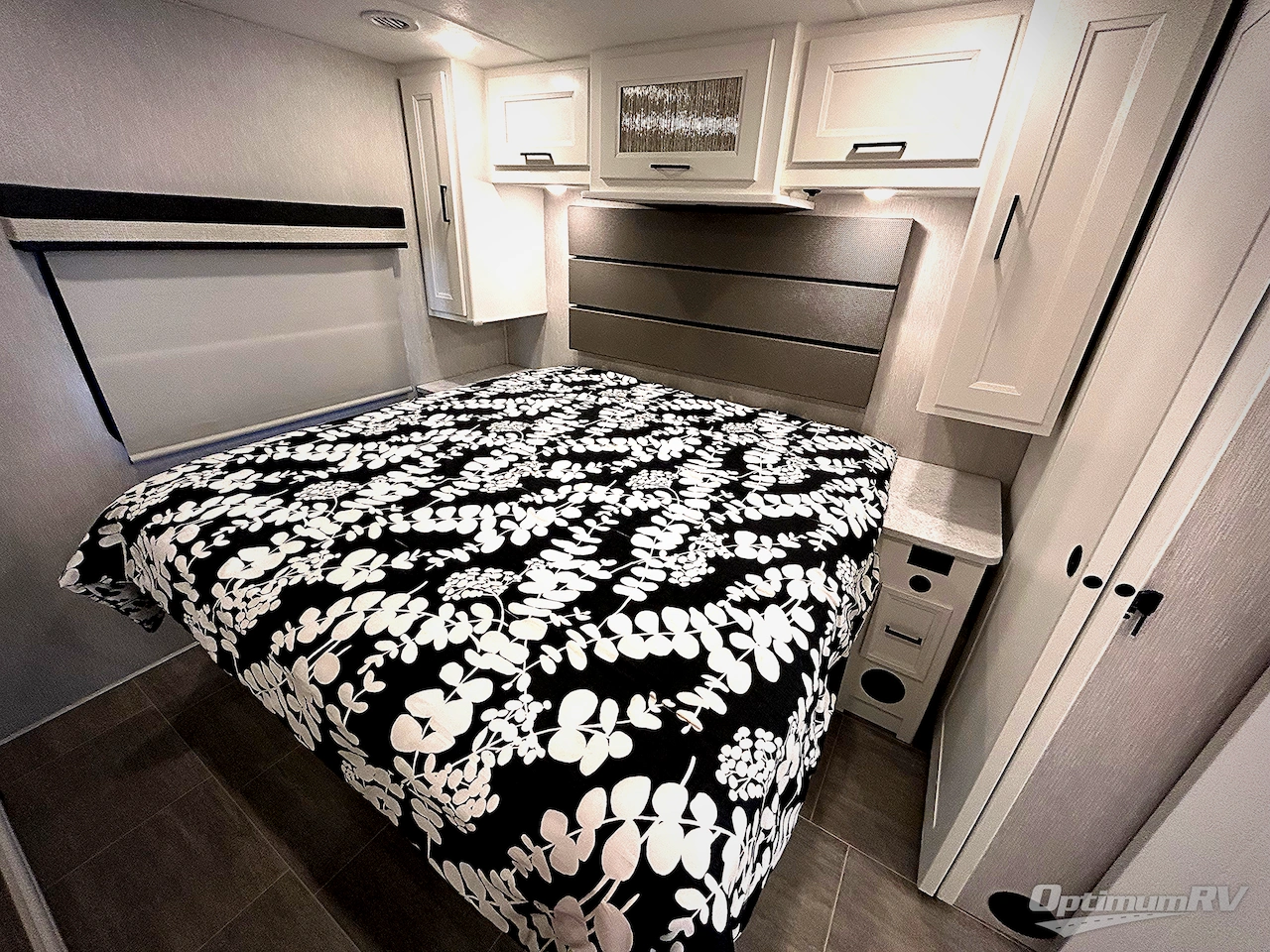 2023 Coachmen Encore 355DS Photo 17