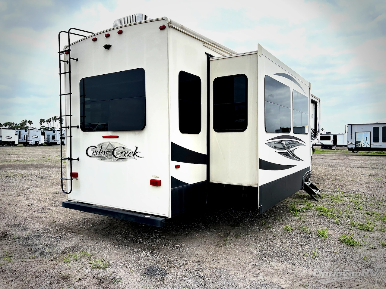 2019 Forest River Cedar Creek Hathaway Edition 38FBD Photo 5