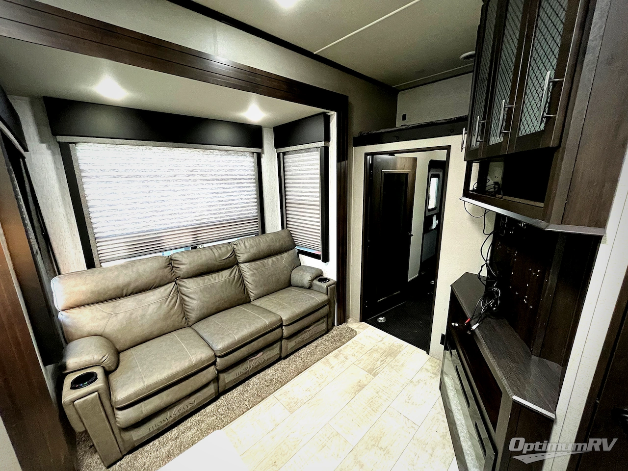 2022 Grand Design Momentum G-Class 350G Photo 5