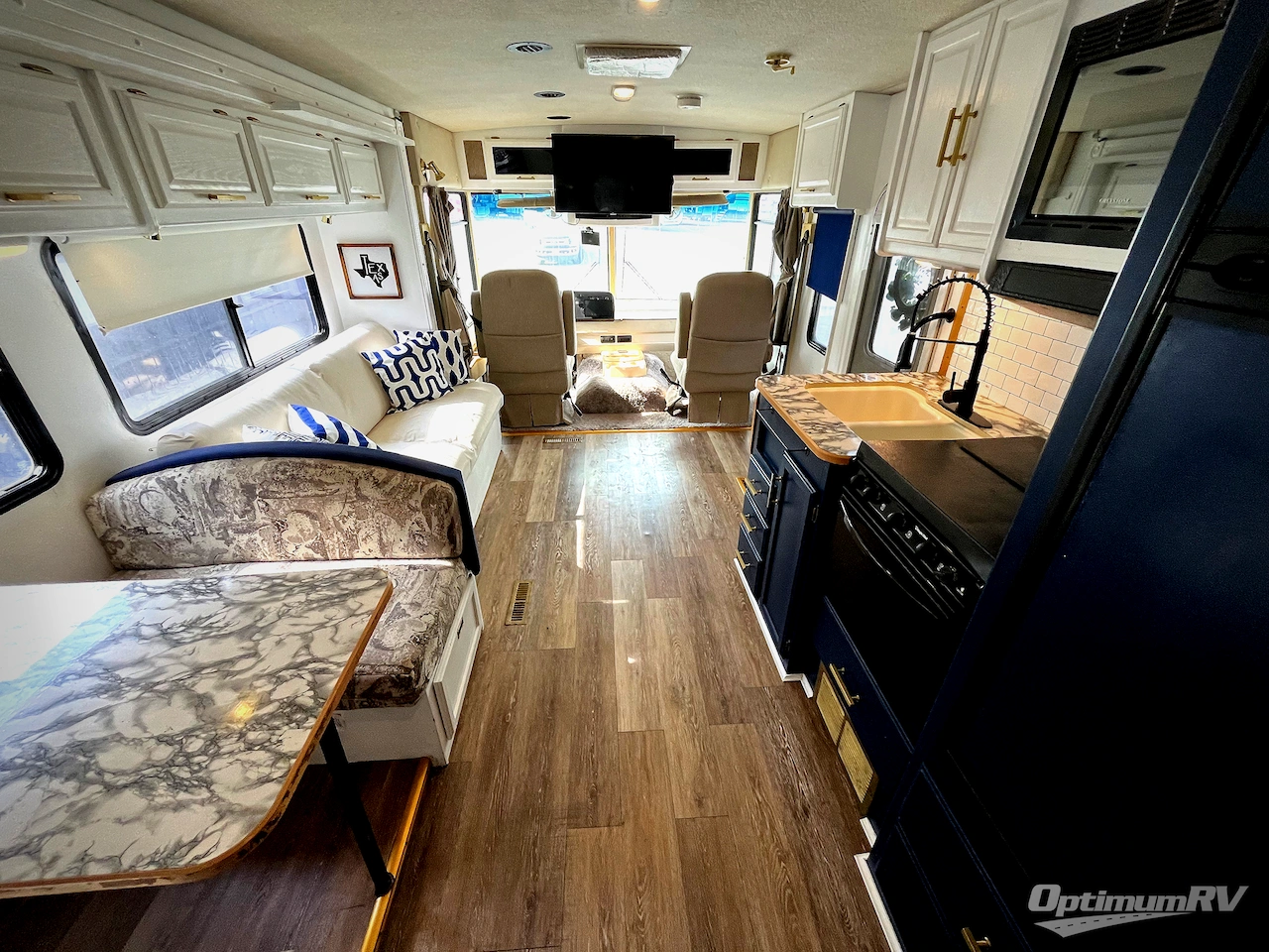 2004 Winnebago Sightseer 30B Photo 6