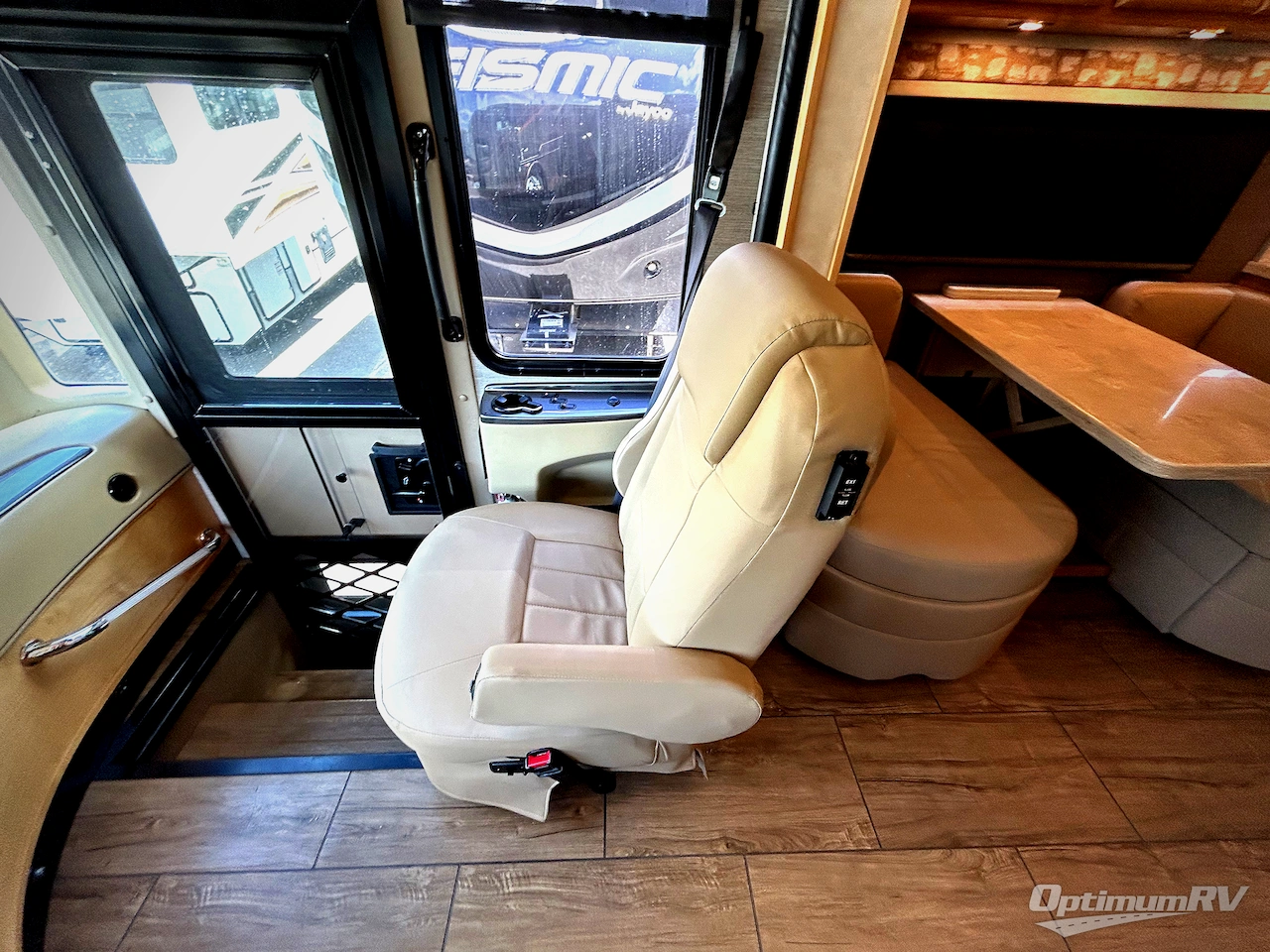 2022 Tiffin Allegro RED 33 AA Photo 9