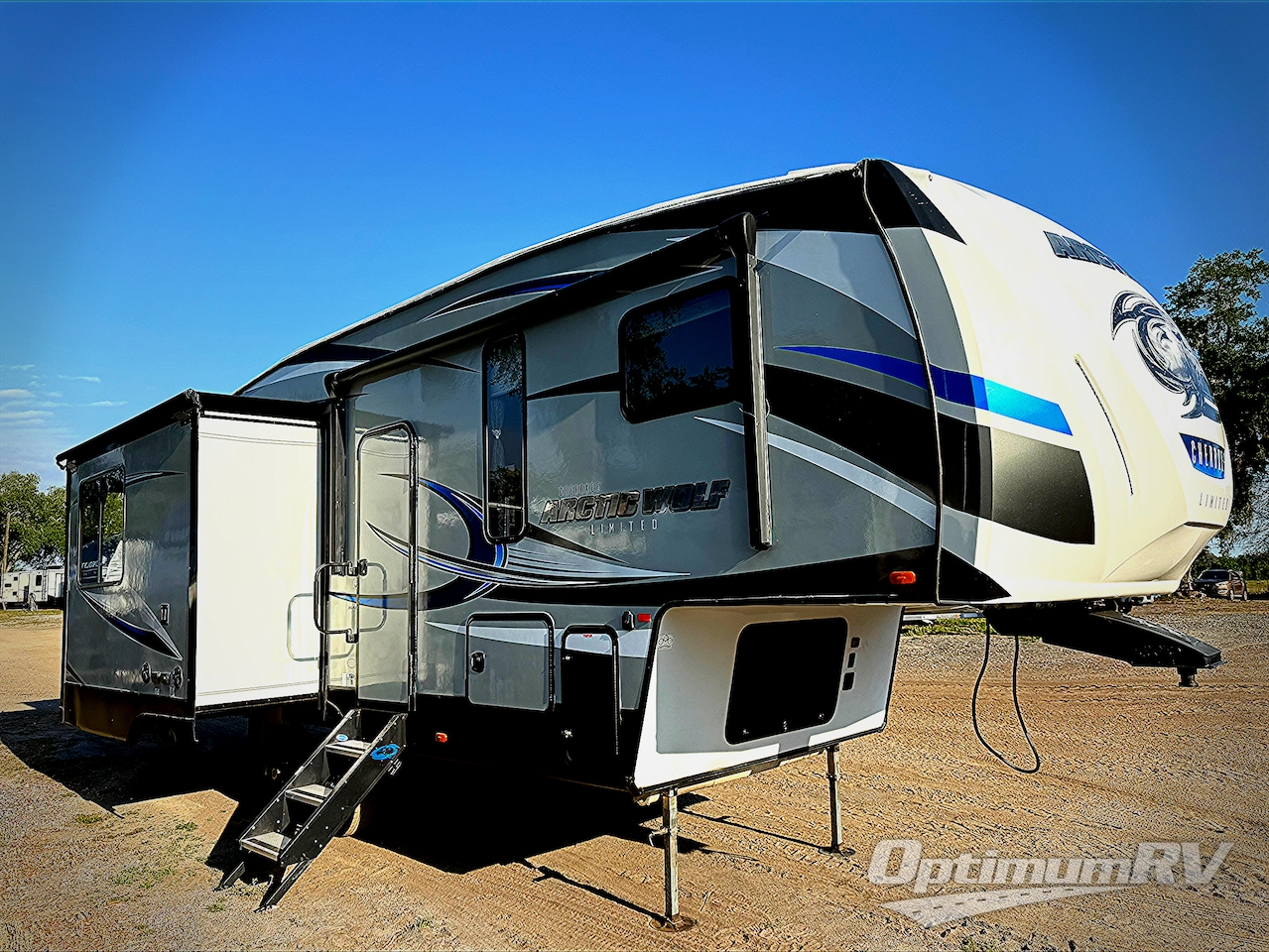 2019 Forest River Cherokee Arctic Wolf 285DRL4 Photo 1
