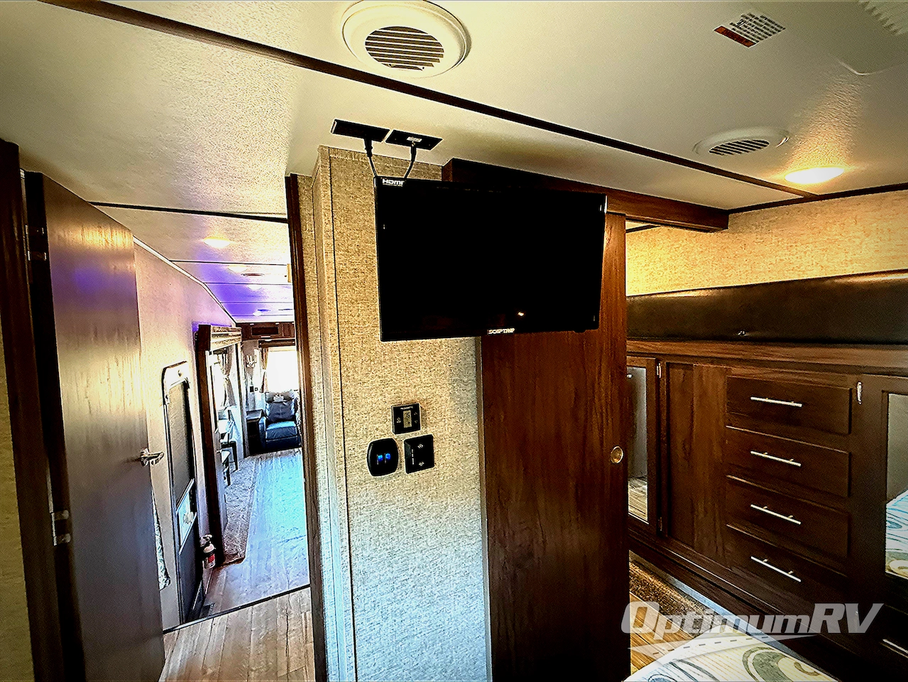 2019 Forest River Cherokee Arctic Wolf 285DRL4 Photo 16