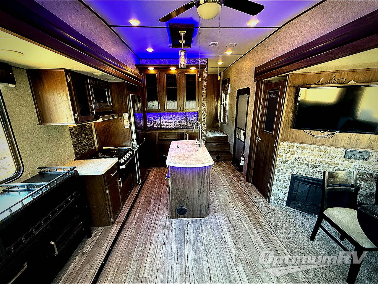 2019 Forest River Cherokee Arctic Wolf 285DRL4 Photo 4
