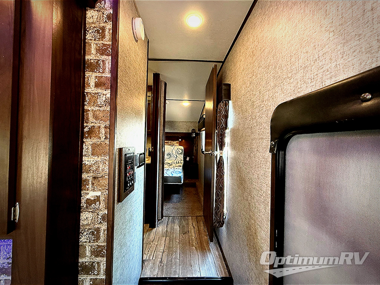 2019 Forest River Cherokee Arctic Wolf 285DRL4 Photo 14