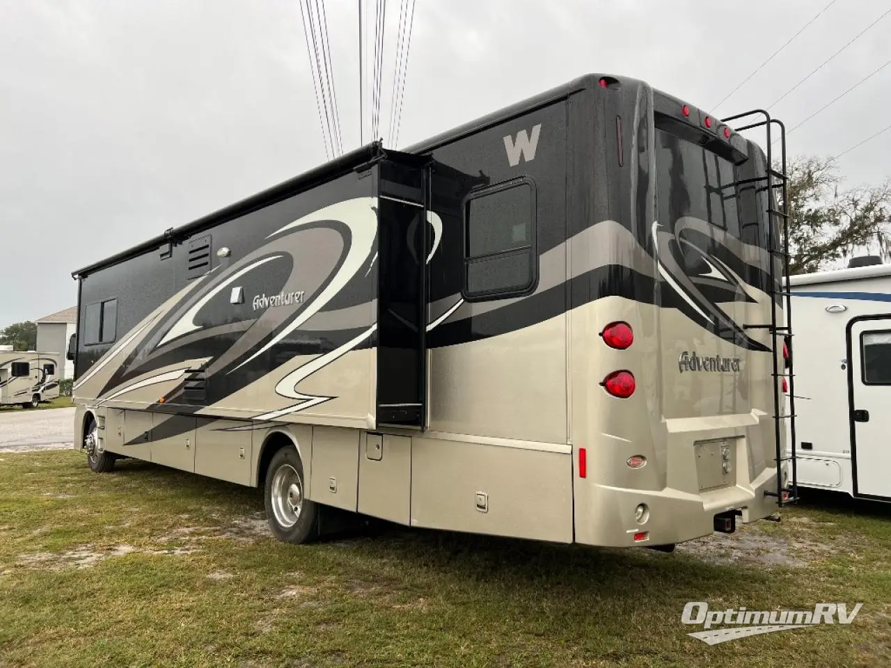 2014 Winnebago Adventurer 37F Photo 3