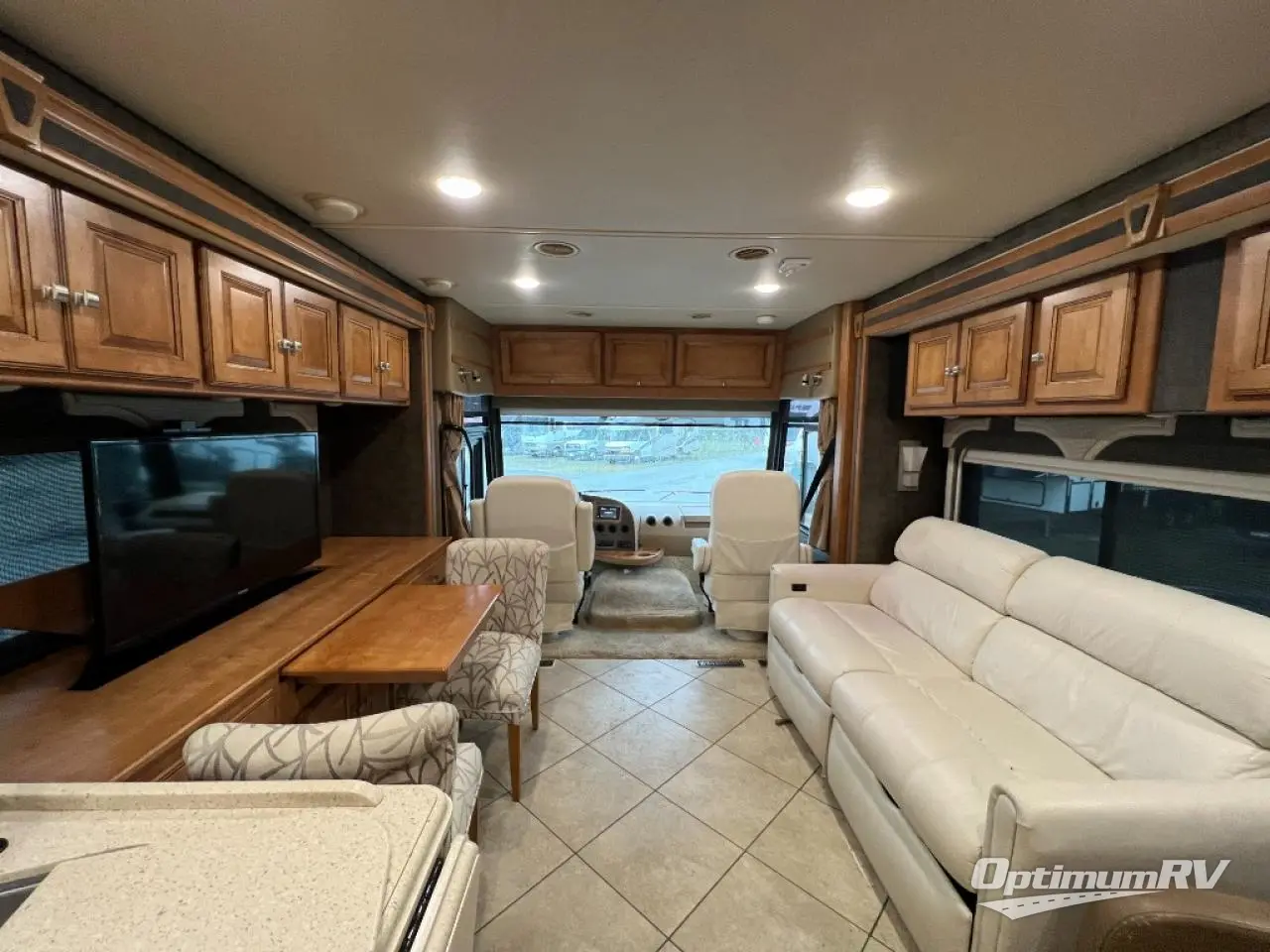 2014 Winnebago Adventurer 37F Photo 7