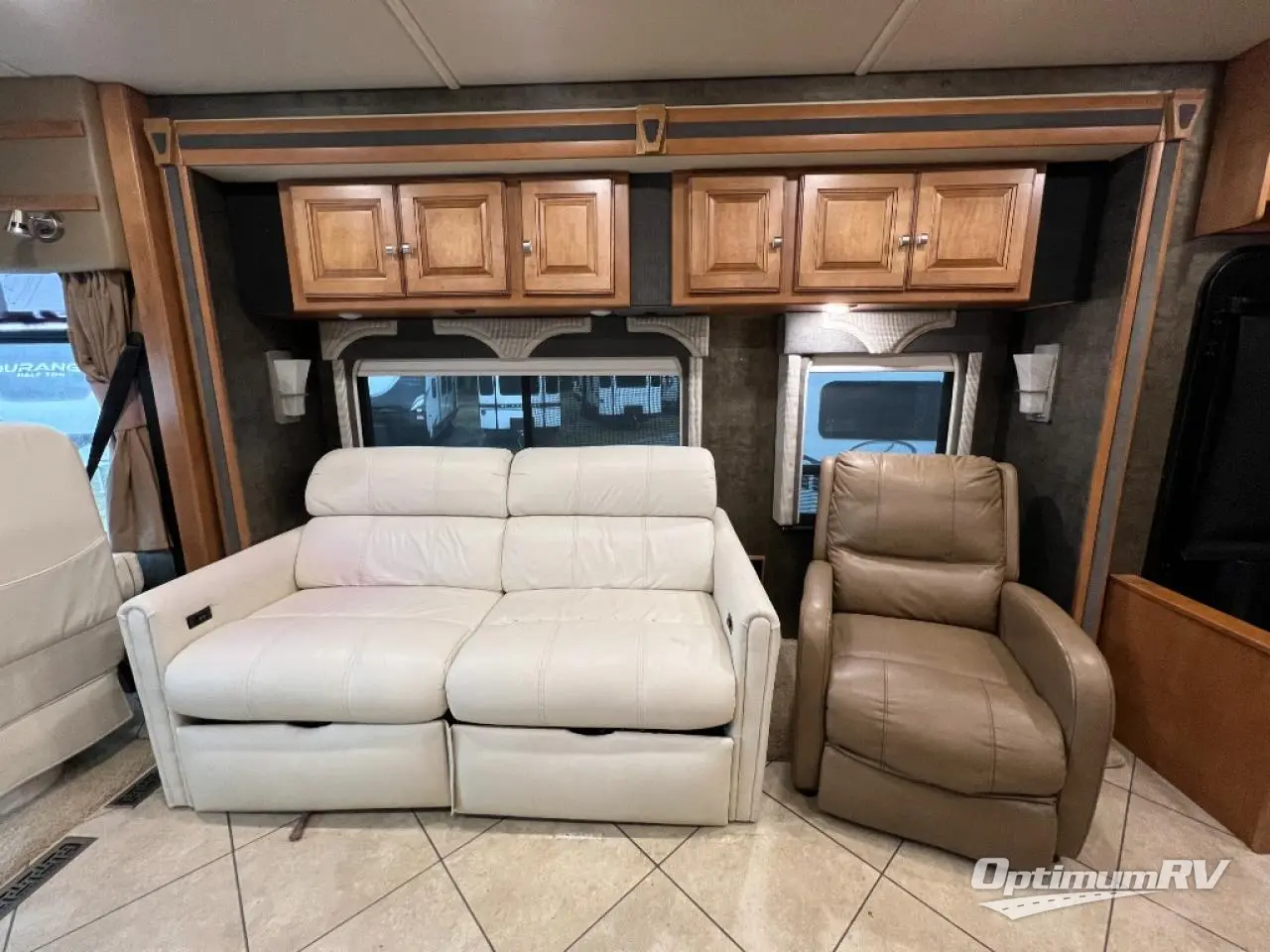 2014 Winnebago Adventurer 37F Photo 8