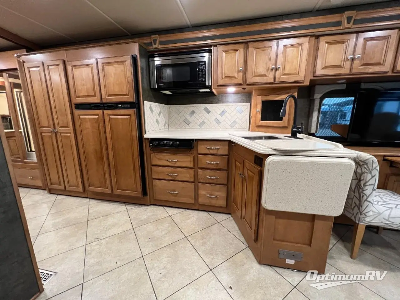 2014 Winnebago Adventurer 37F Photo 10