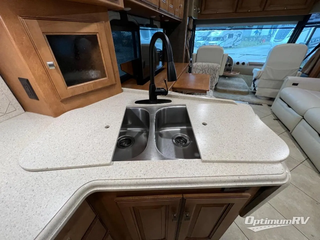 2014 Winnebago Adventurer 37F Photo 11