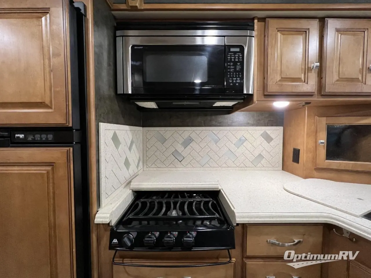 2014 Winnebago Adventurer 37F Photo 13