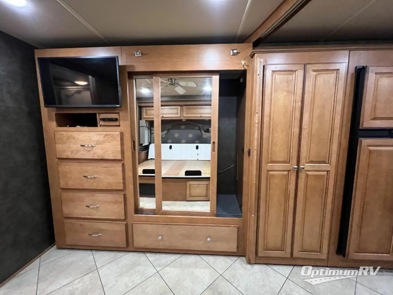 2014 Winnebago Adventurer 37F Photo 21