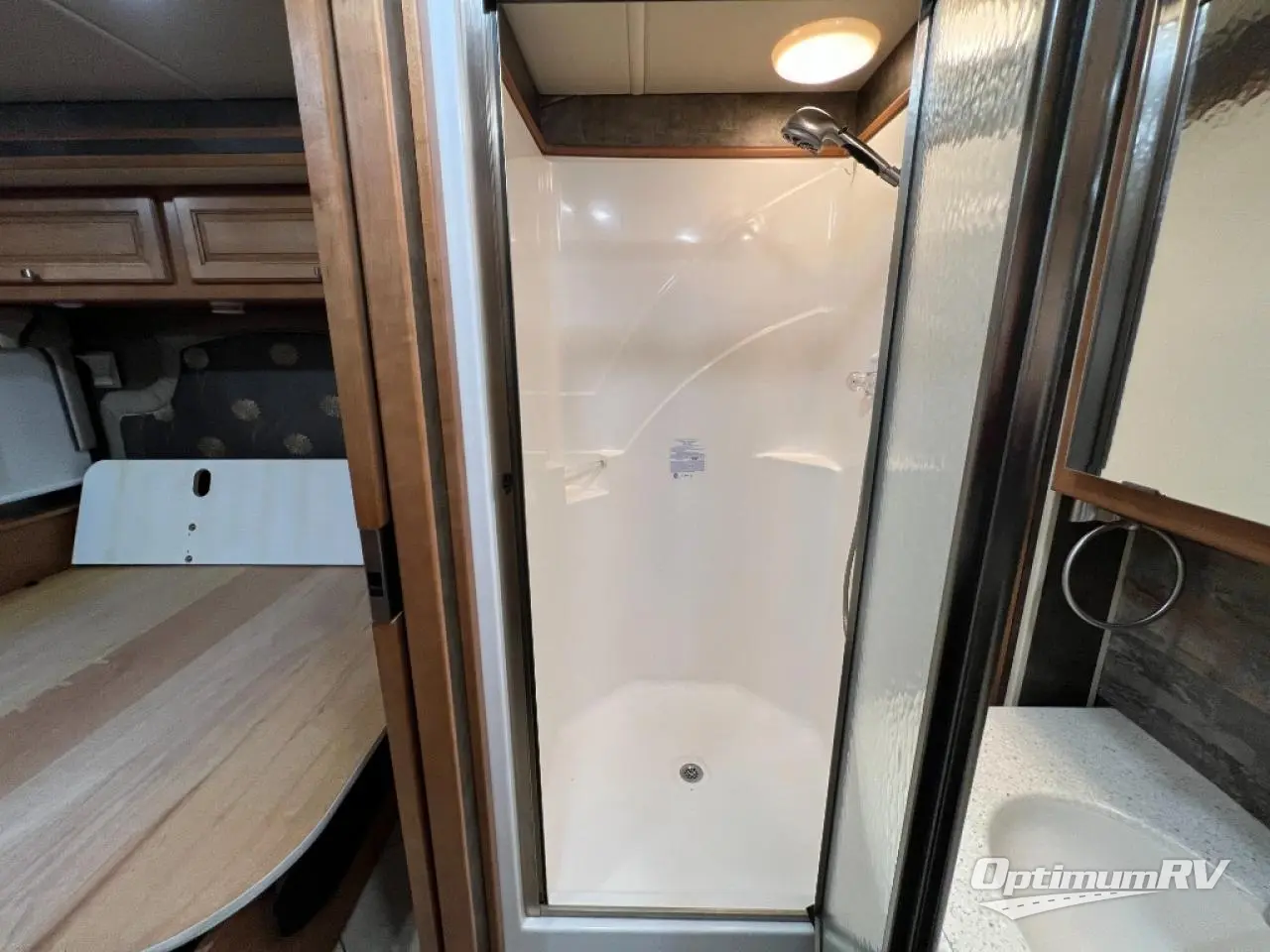 2014 Winnebago Adventurer 37F Photo 25