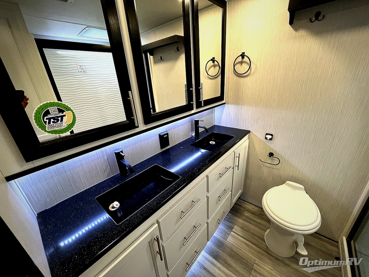 2024 Forest River Cedar Creek 380RL Photo 21