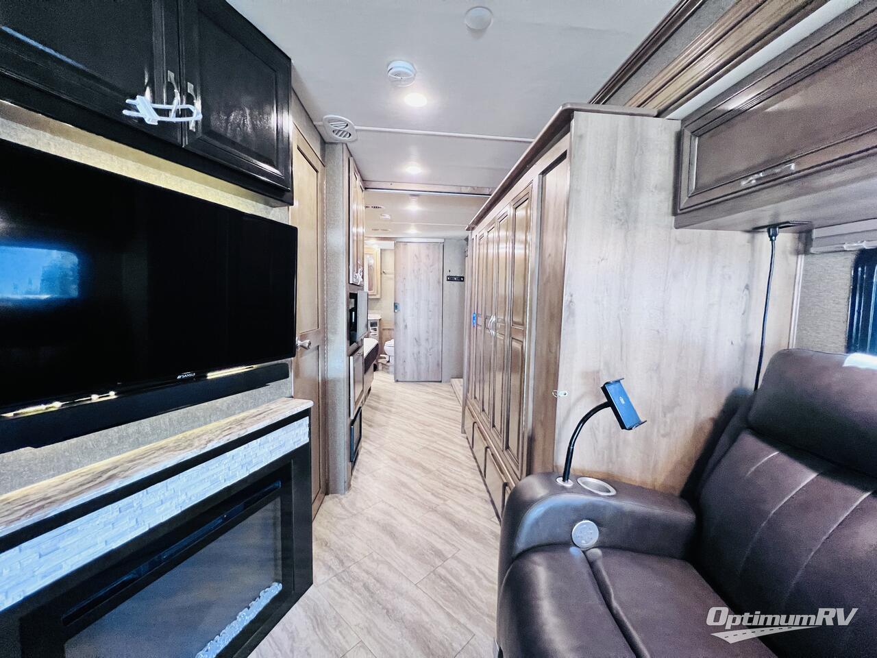2019 Holiday Rambler Vacationer 36F Photo 17