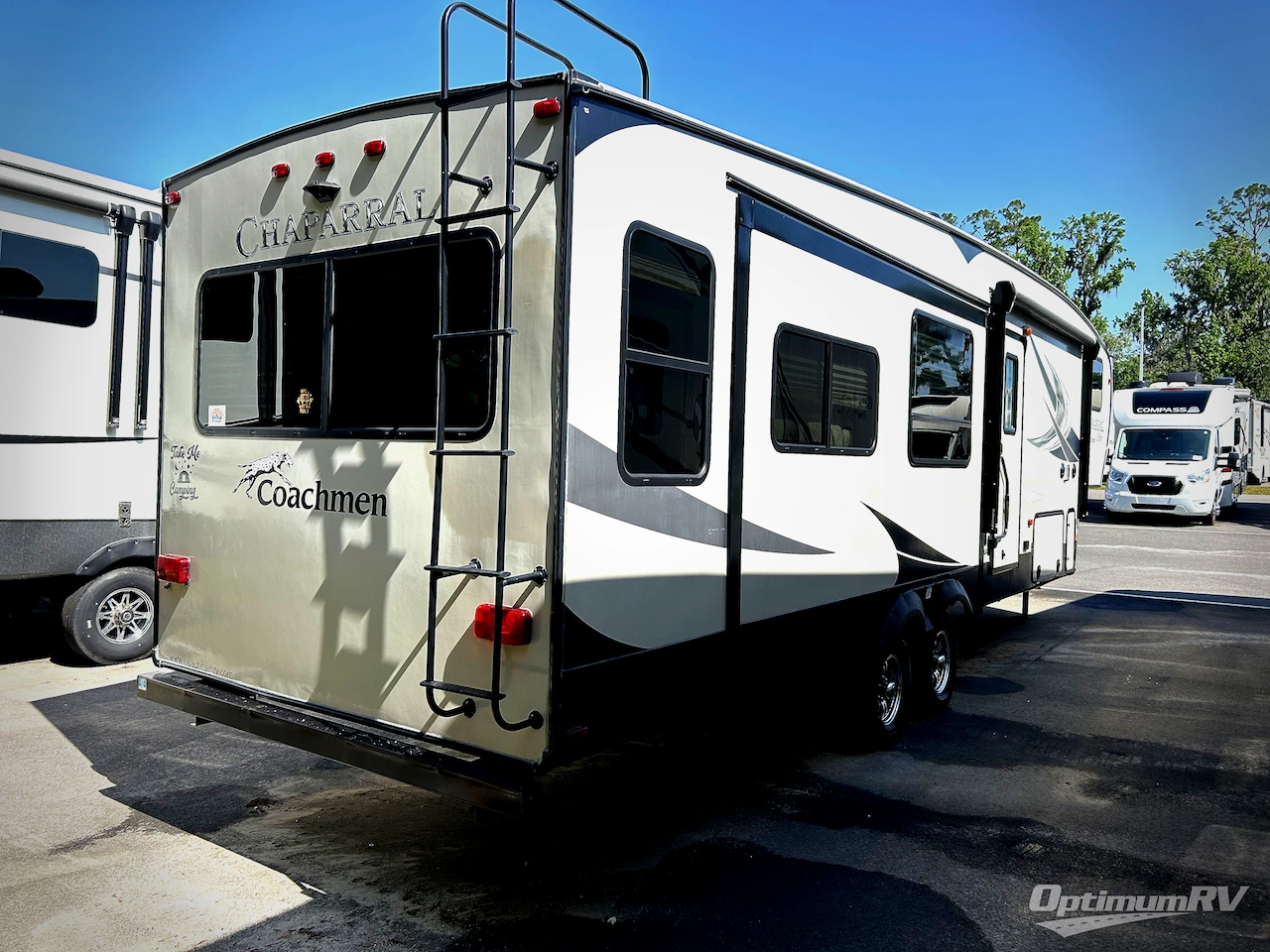 2019 Coachmen Chaparral Lite 30RLS Photo 2