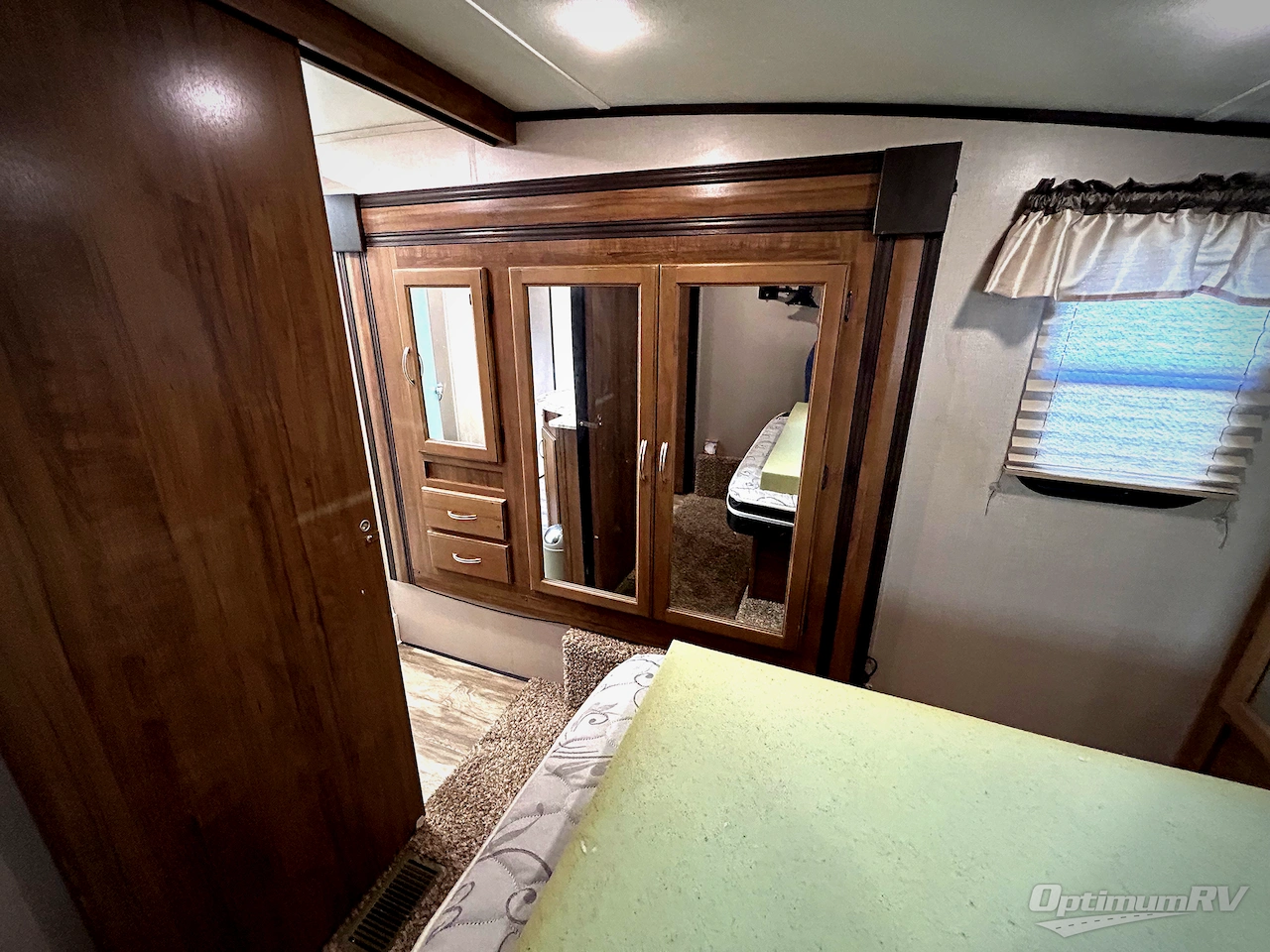 2019 Coachmen Chaparral Lite 30RLS Photo 9