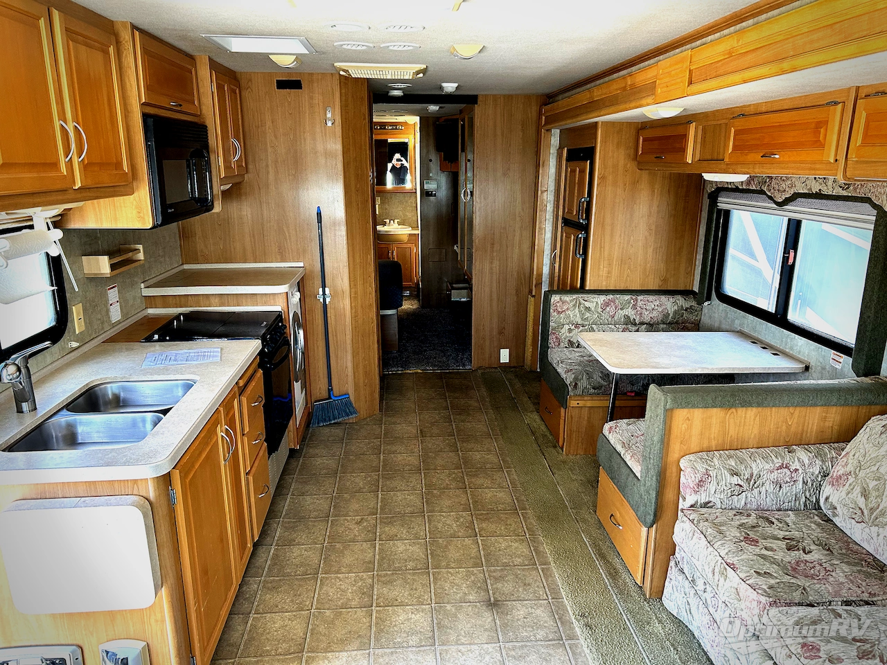 2007 Fleetwood Bounder 35E Photo 5