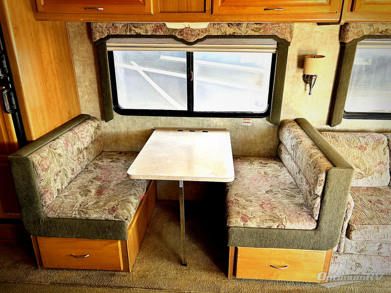 2007 Fleetwood Bounder 35E Photo 10
