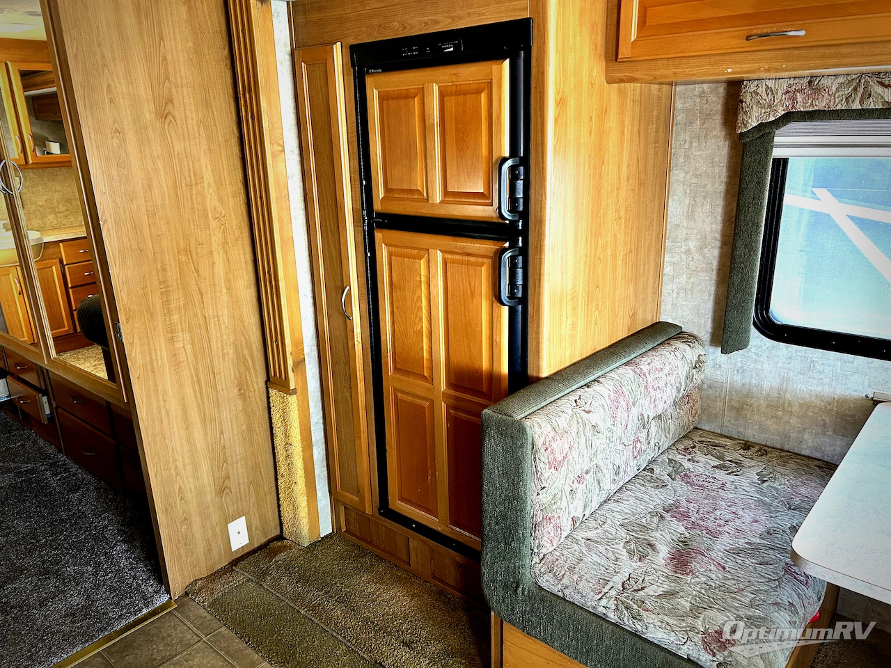 2007 Fleetwood Bounder 35E Photo 11