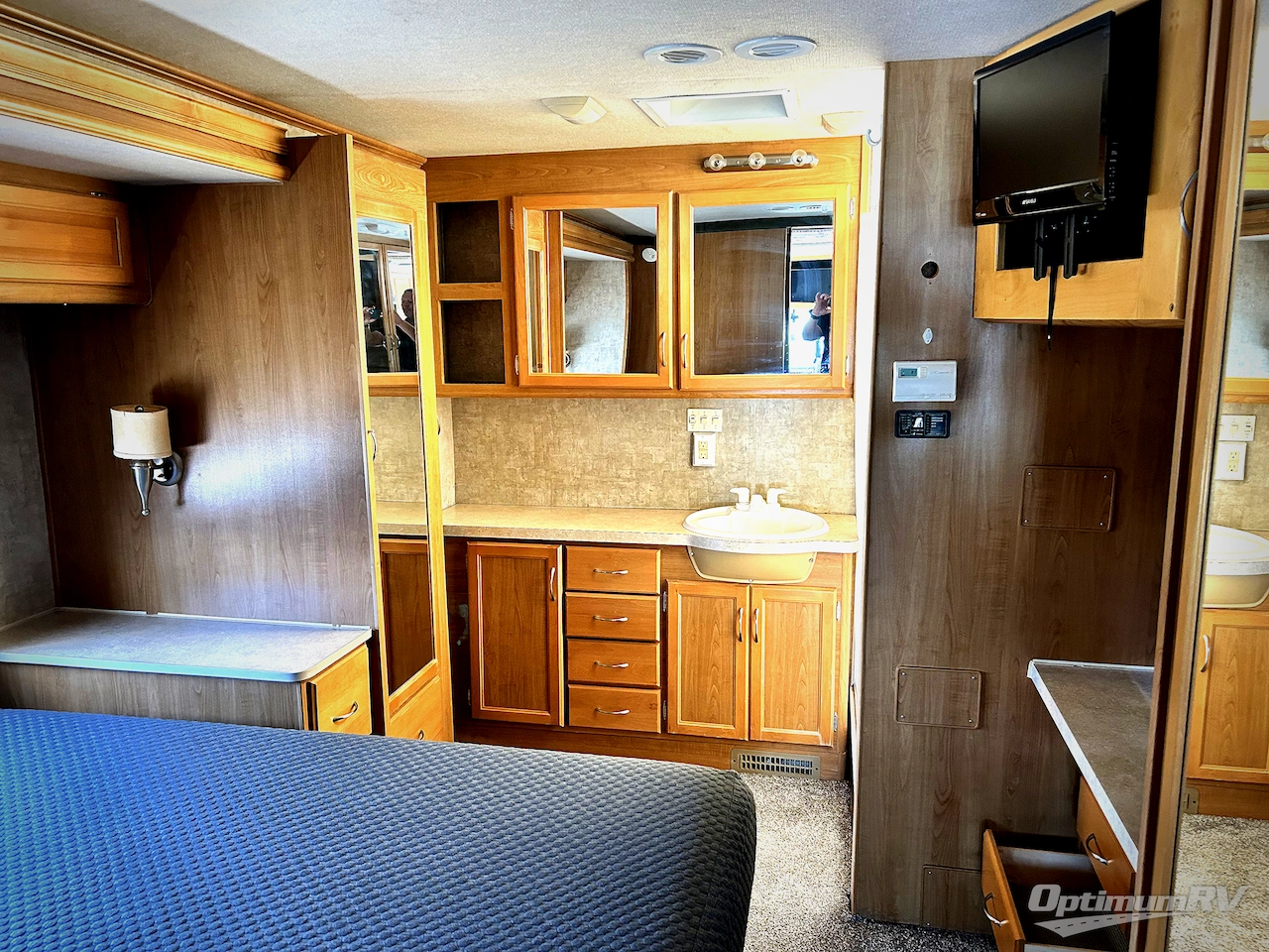 2007 Fleetwood Bounder 35E Photo 15