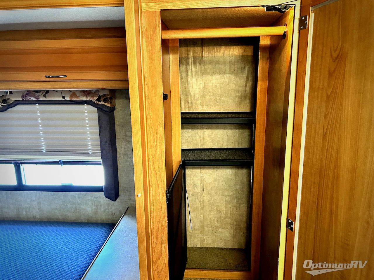 2007 Fleetwood Bounder 35E Photo 20