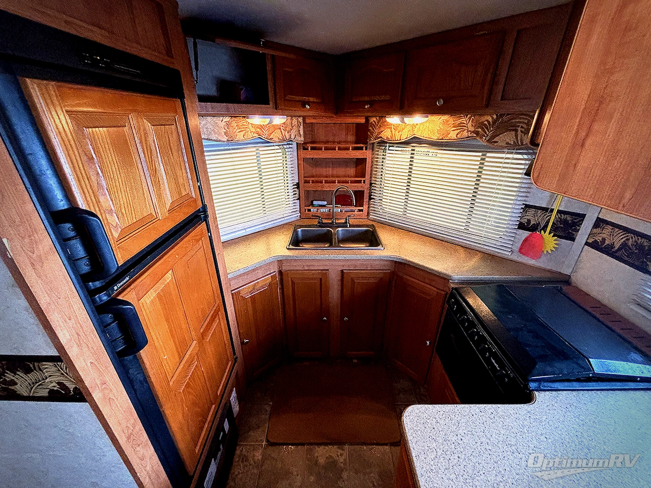 2009 Forest River Rockwood Wind Jammer 2808W Photo 6