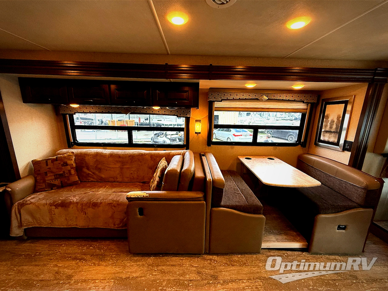 2019 Thor Hurricane 35M Photo 6