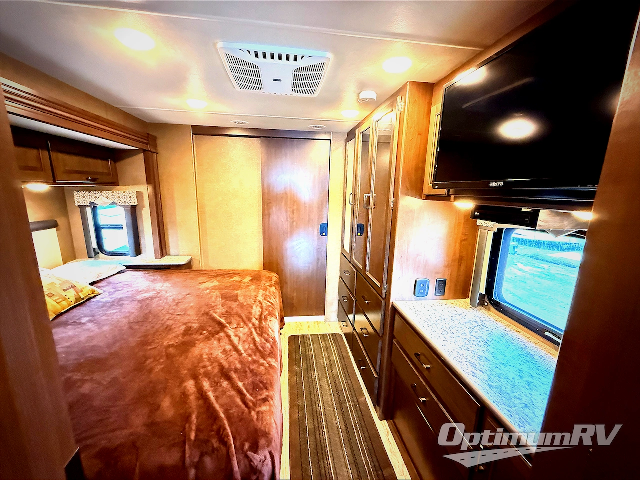 2019 Thor Hurricane 35M Photo 17