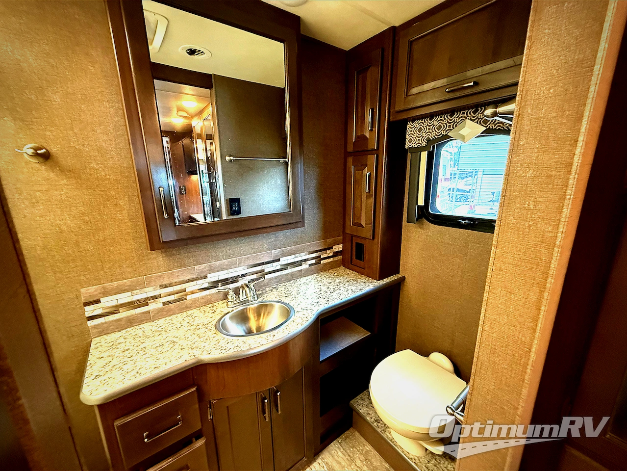2019 Thor Hurricane 35M Photo 19