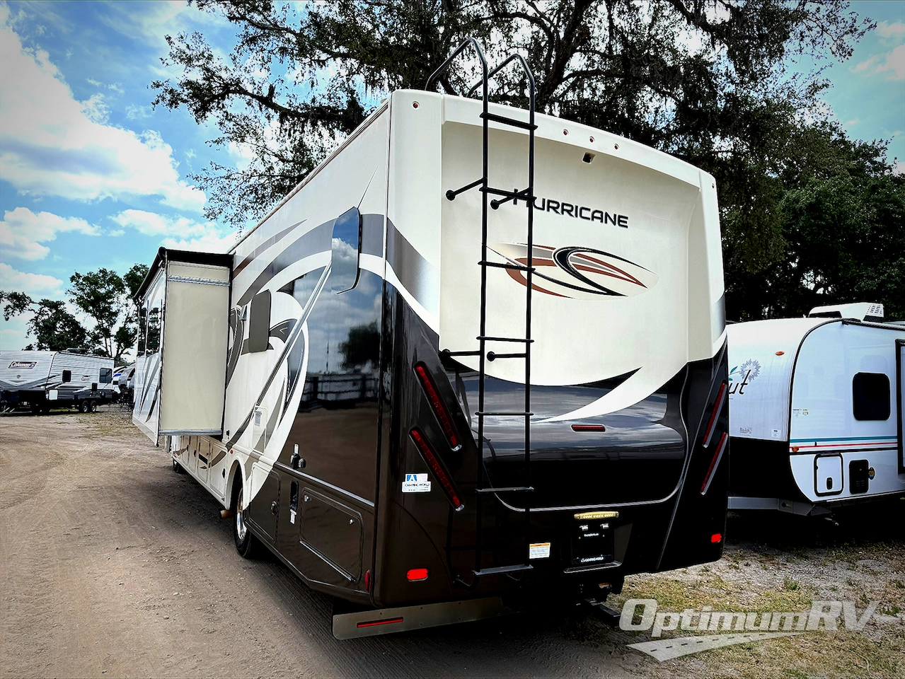 2019 Thor Hurricane 35M Photo 2