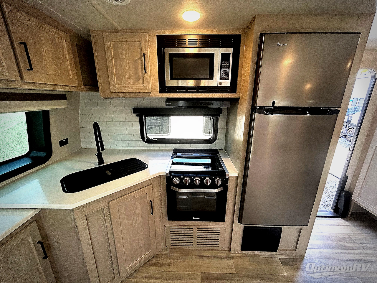 2023 Forest River Rockwood Ultra Lite 2608BS Photo 3