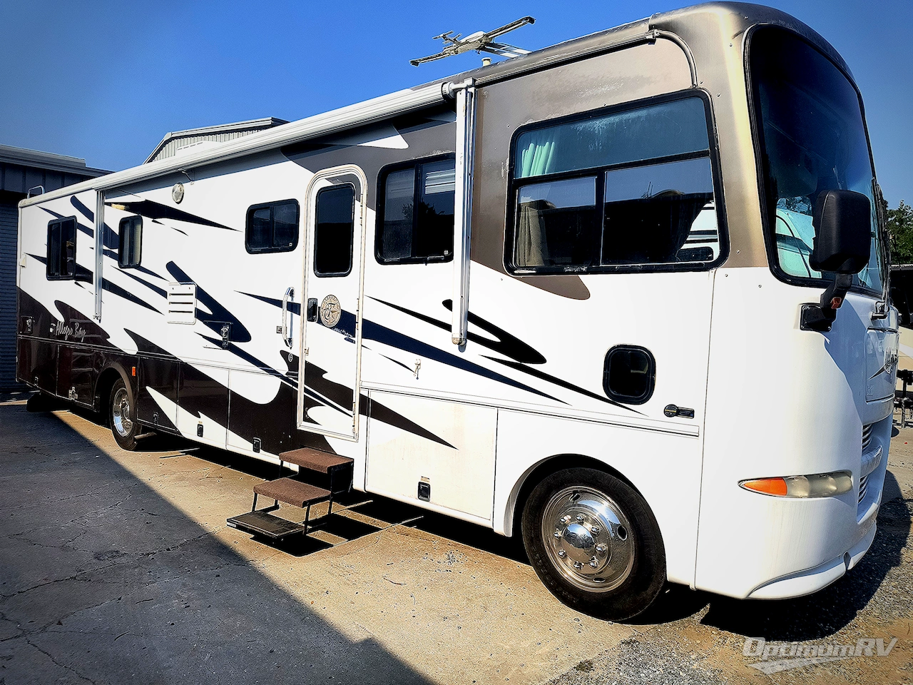 2005 Tiffin Allegro Bay 38DB Photo 1