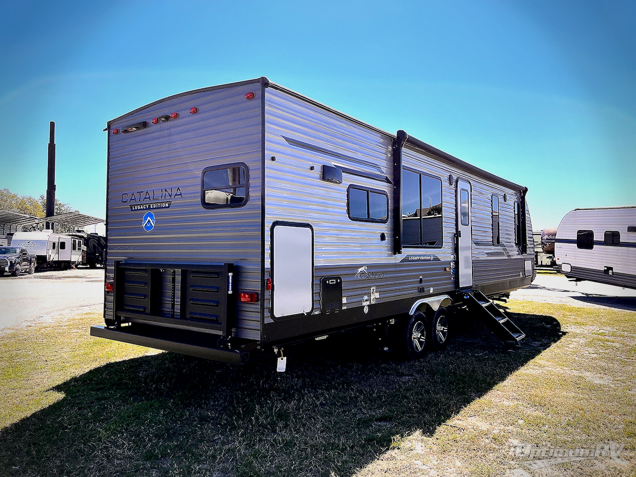 2024 Coachmen Catalina Legacy Edition 303RKDS Photo 2