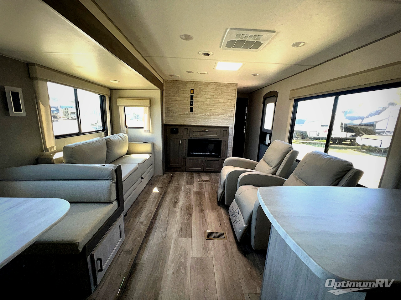 2024 Coachmen Catalina Legacy Edition 303RKDS Photo 5