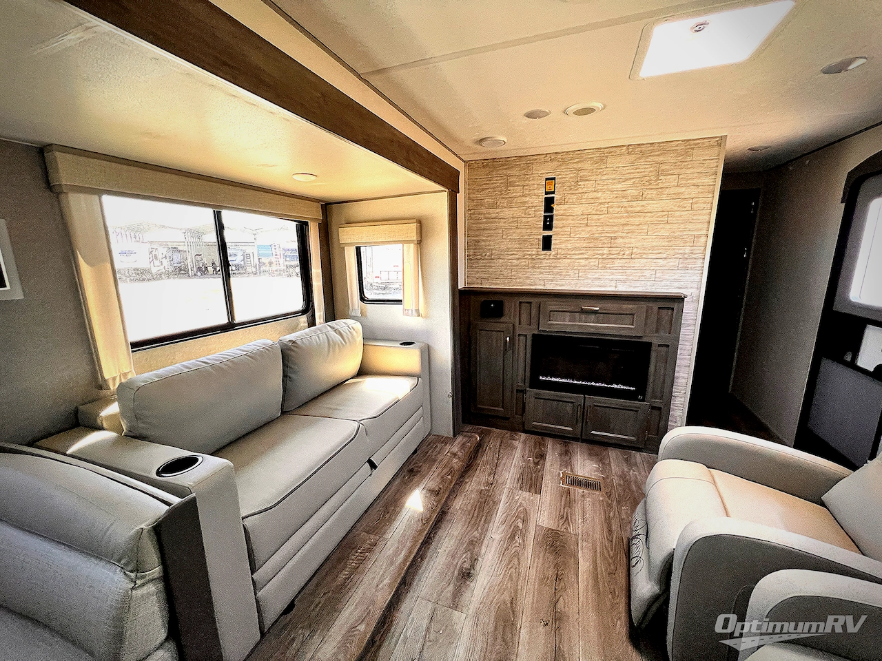 2024 Coachmen Catalina Legacy Edition 303RKDS Photo 6
