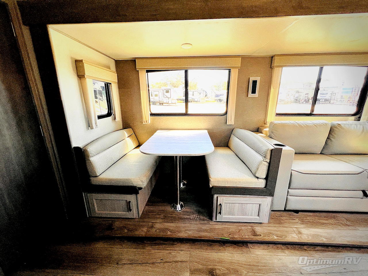 2024 Coachmen Catalina Legacy Edition 303RKDS Photo 9