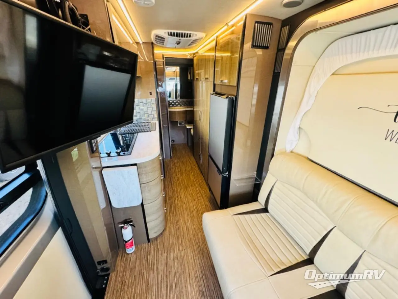 2017 Winnebago Era 70M Photo 6