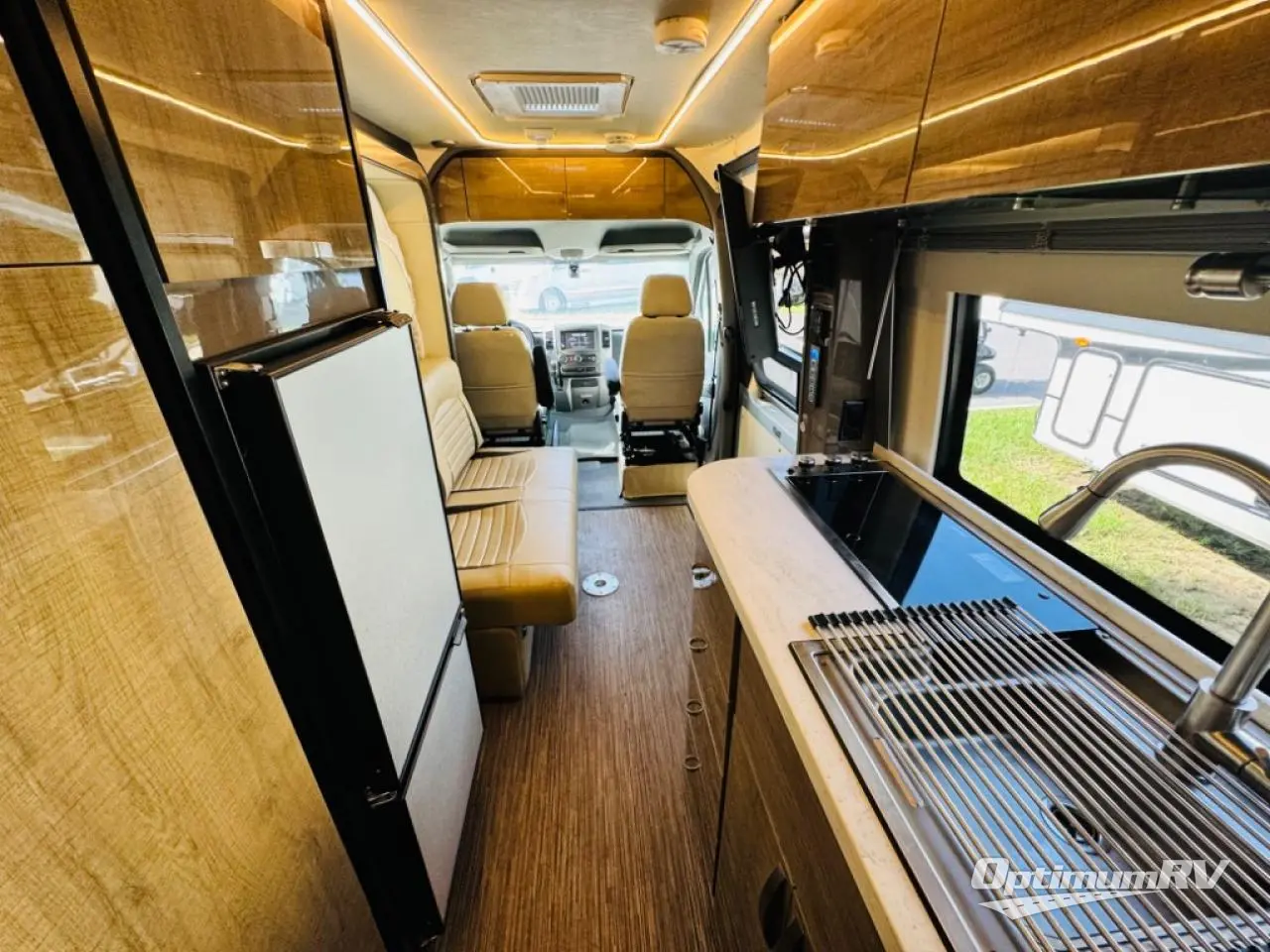 2017 Winnebago Era 70M Photo 7