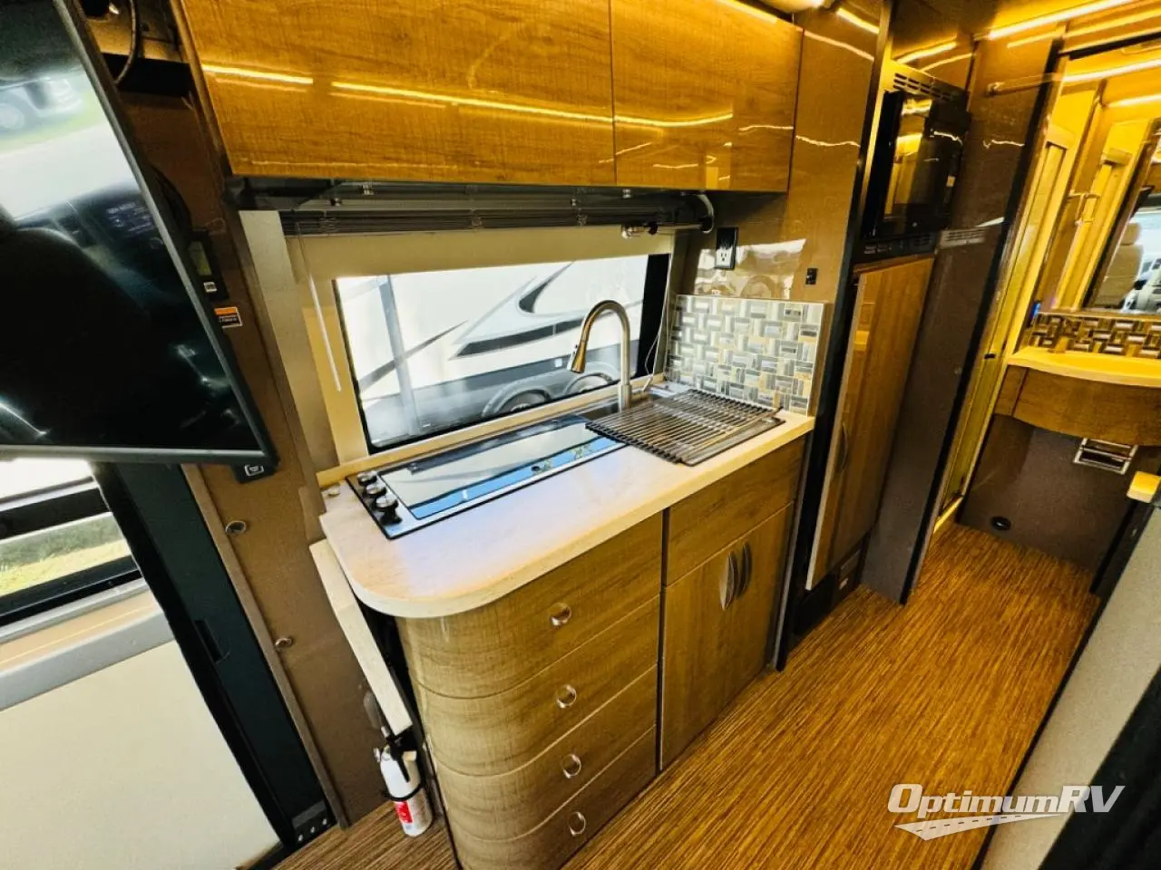 2017 Winnebago Era 70M Photo 10