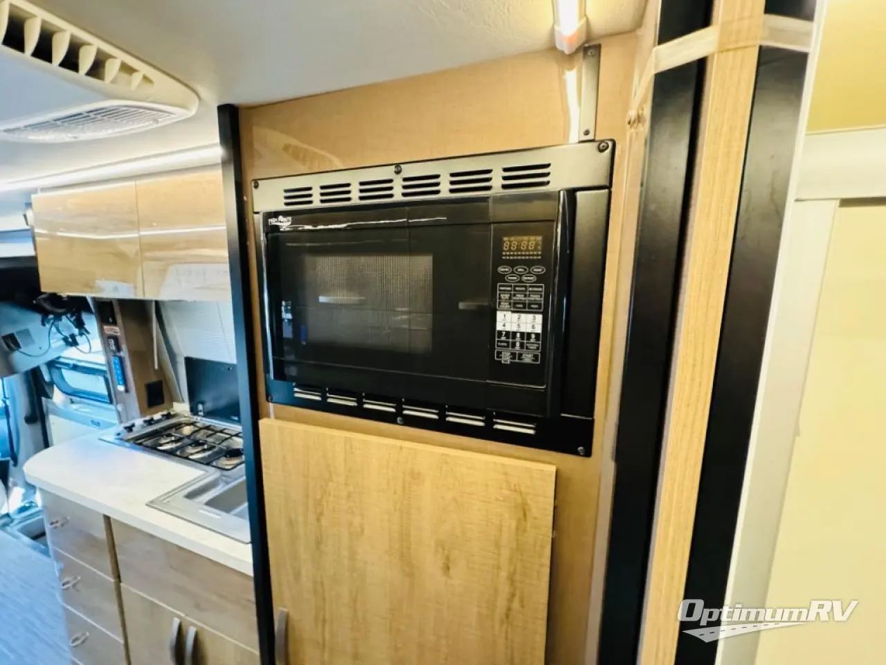 2017 Winnebago Era 70M Photo 14