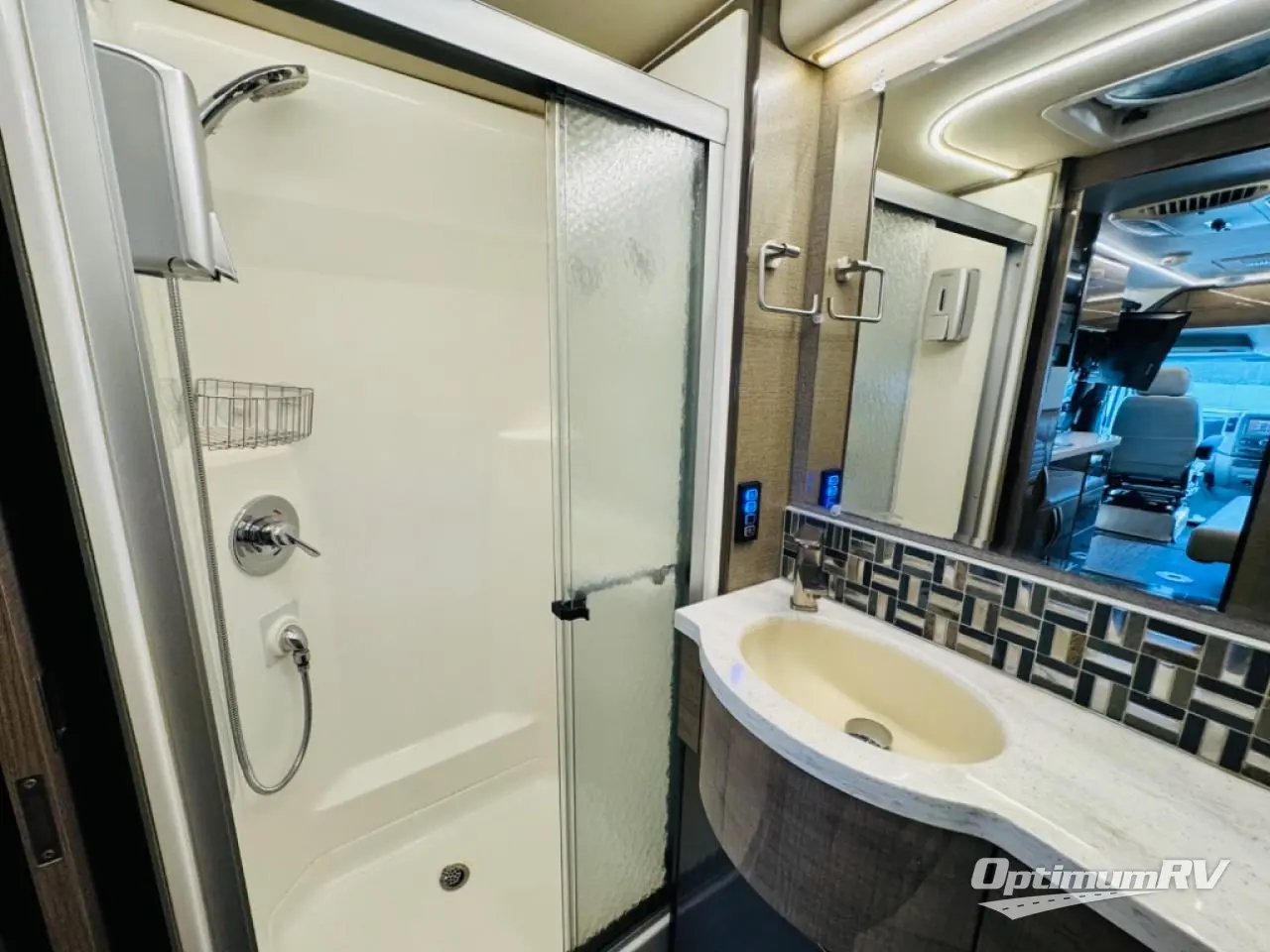 2017 Winnebago Era 70M Photo 15