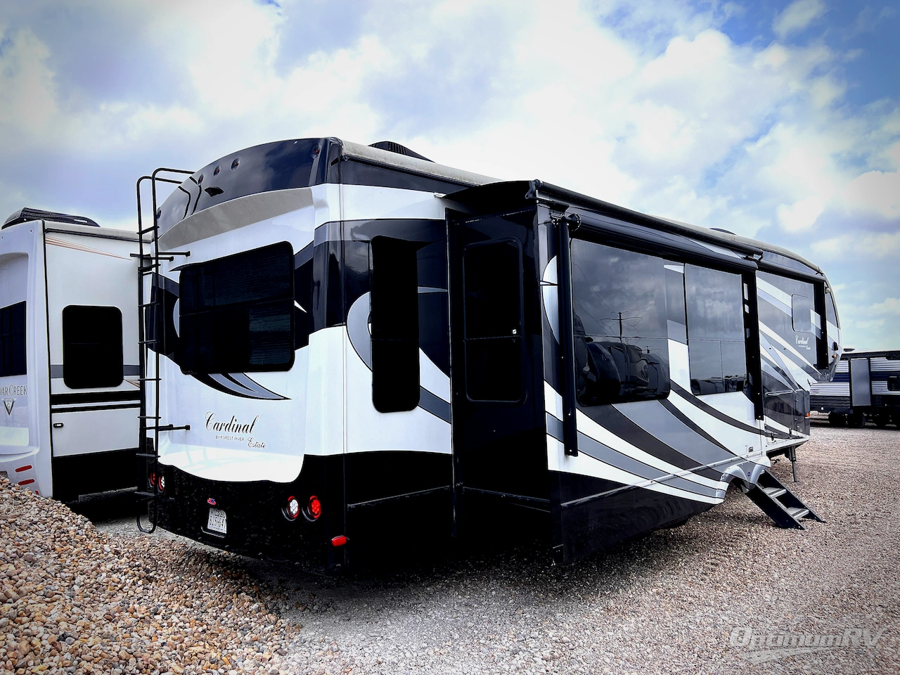 2017 Forest River Cardinal 3850RL Photo 2