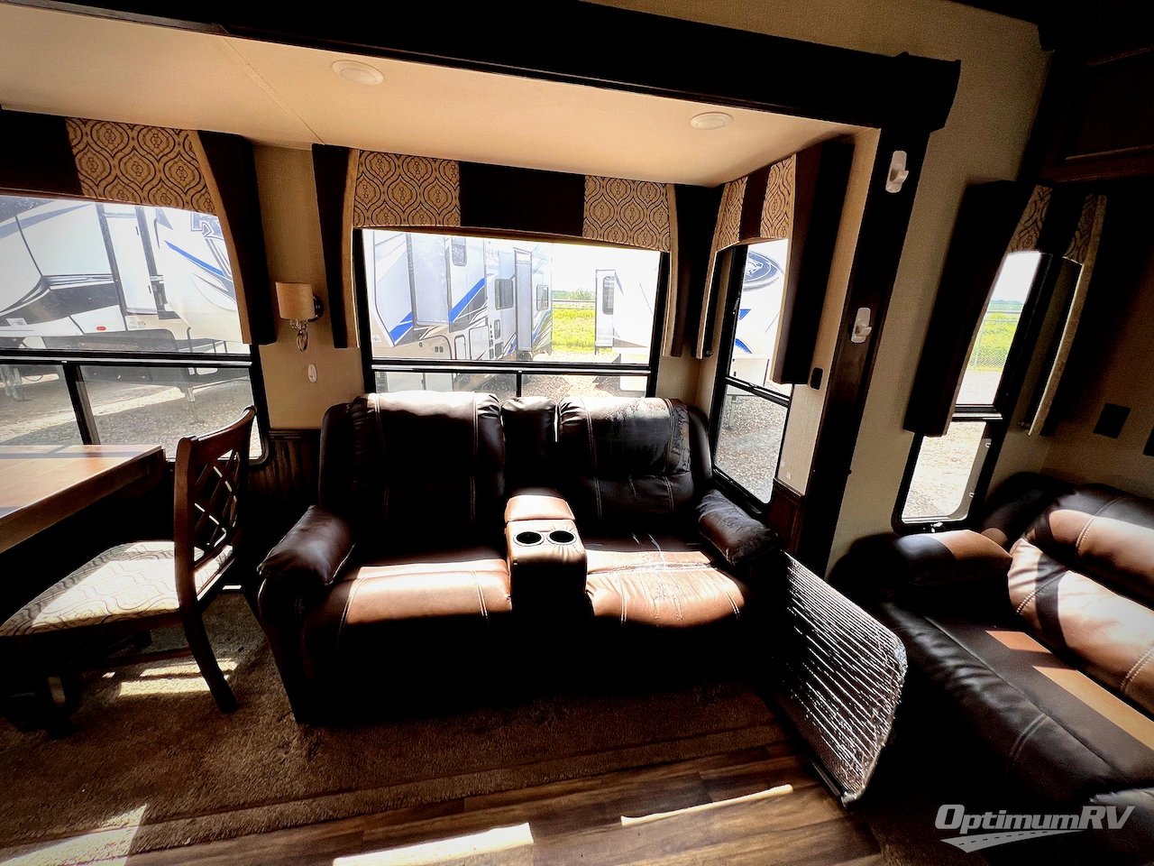 2017 Forest River Cardinal 3850RL Photo 11