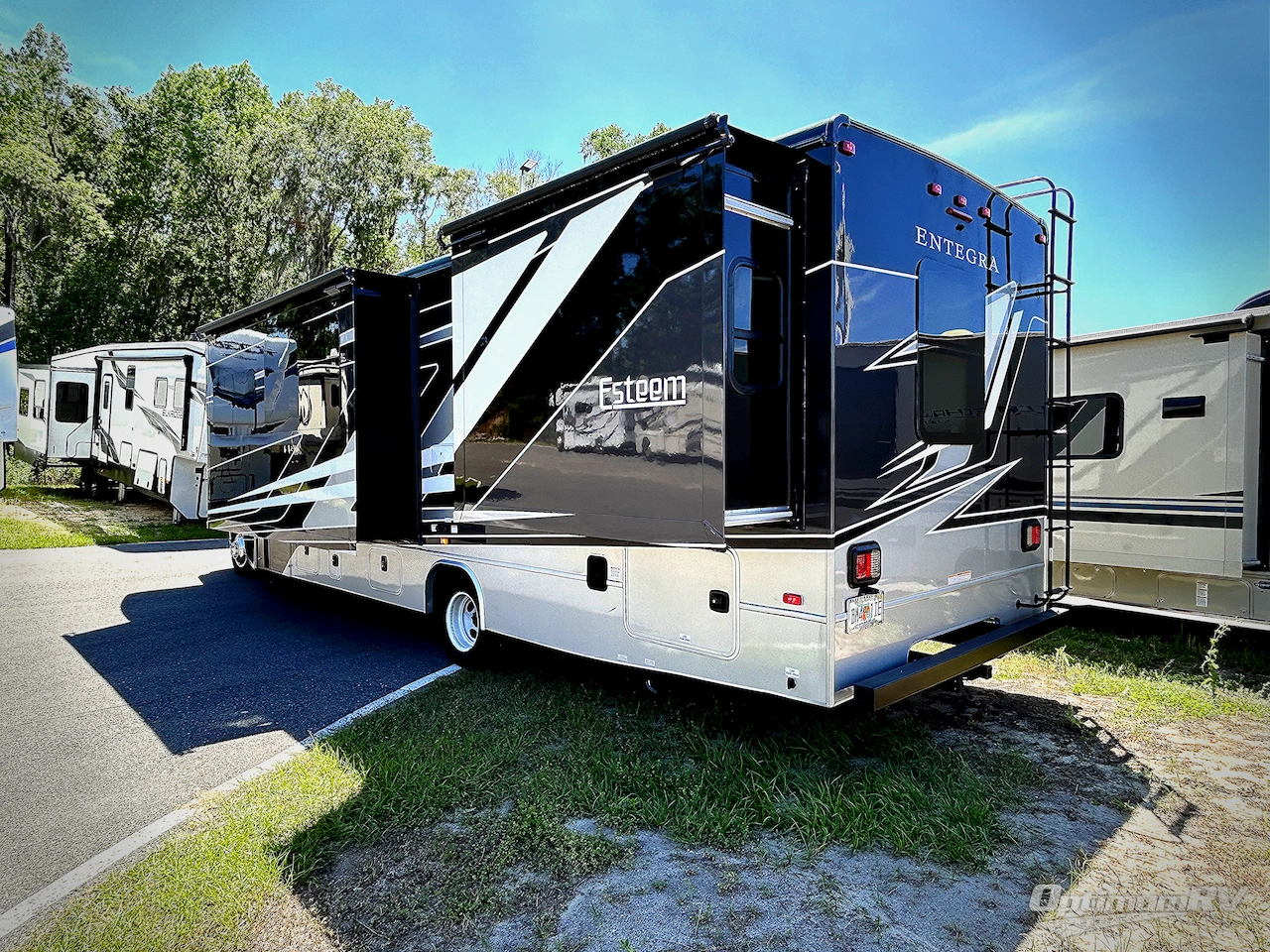 2023 Entegra Esteem 29V Photo 2
