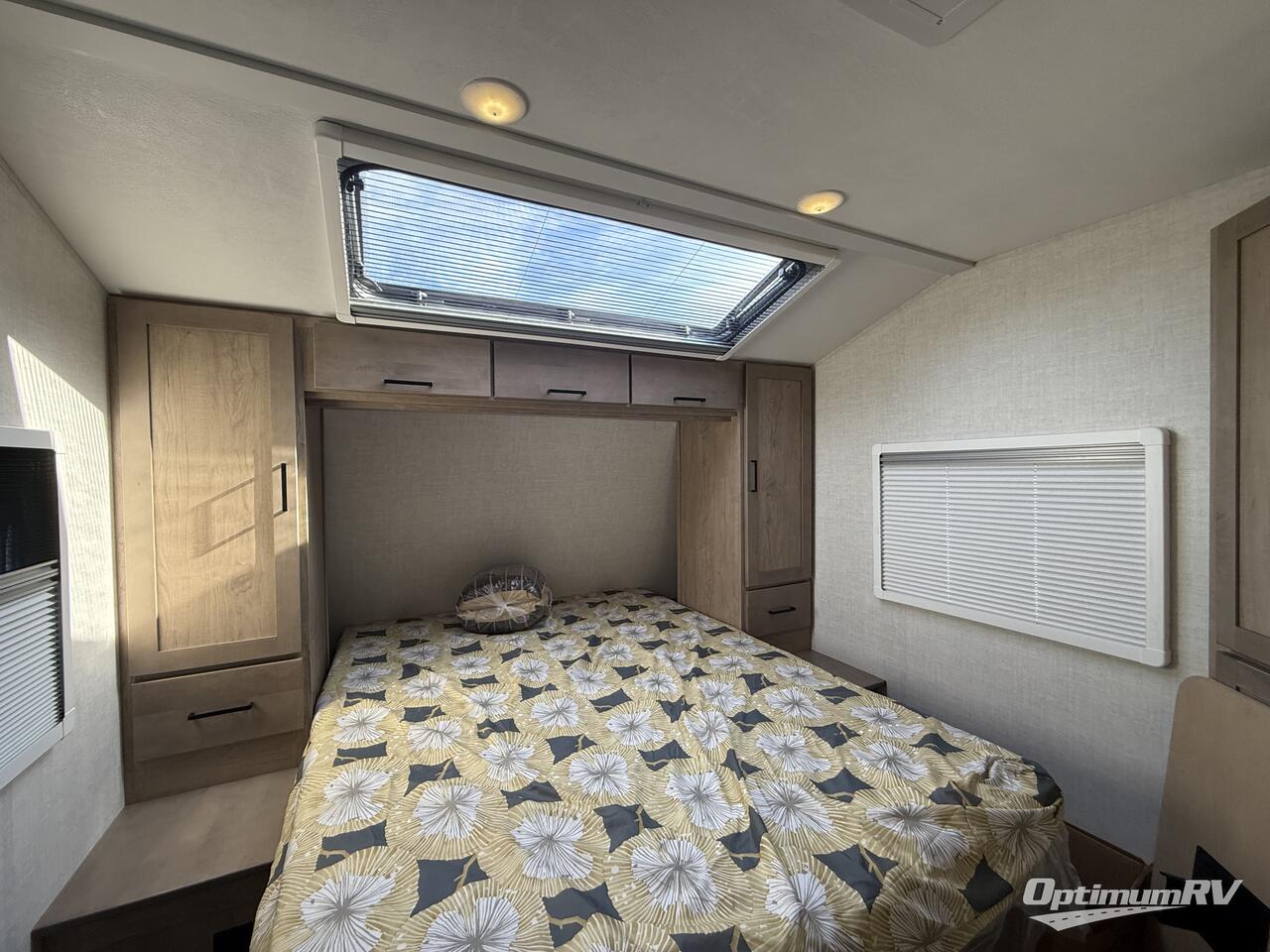 2025 Ember Overland Series 201FBQ Photo 5