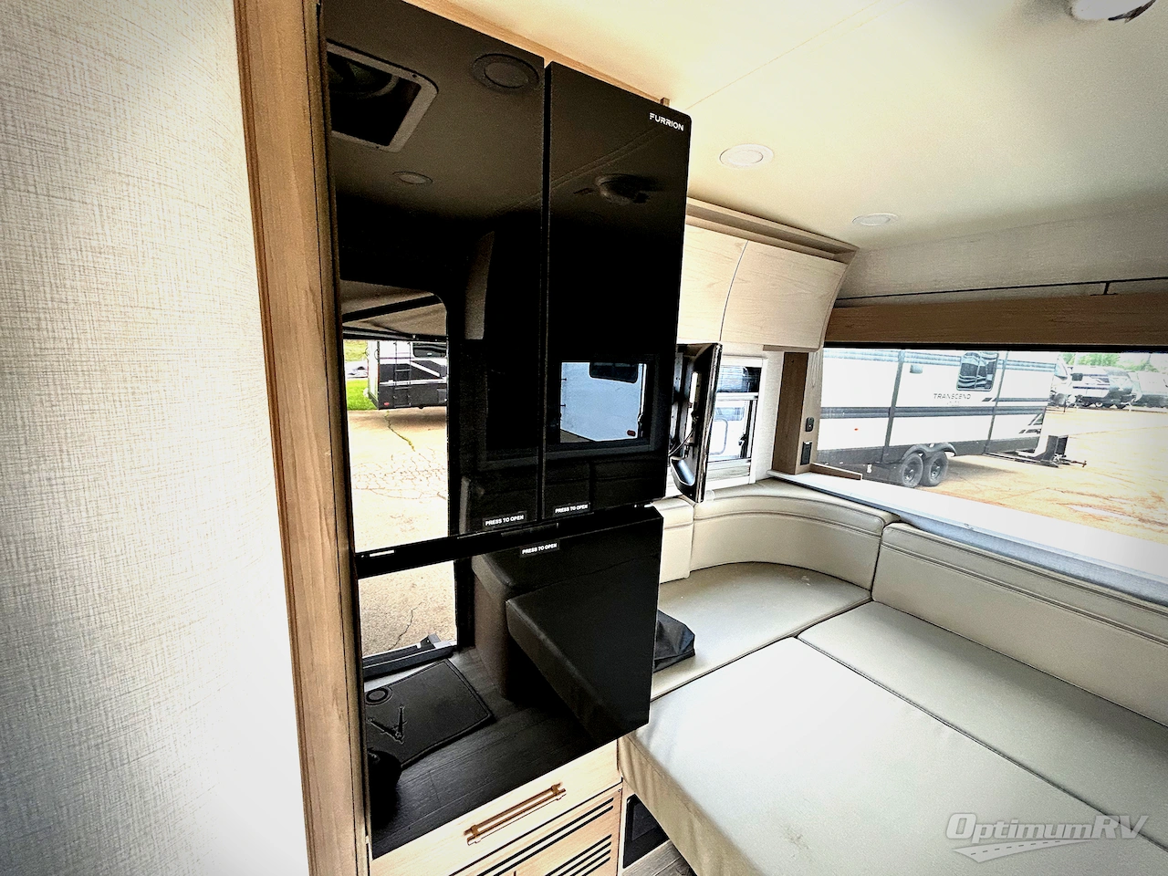 2025 Grand Design Serenova 160LG Photo 8