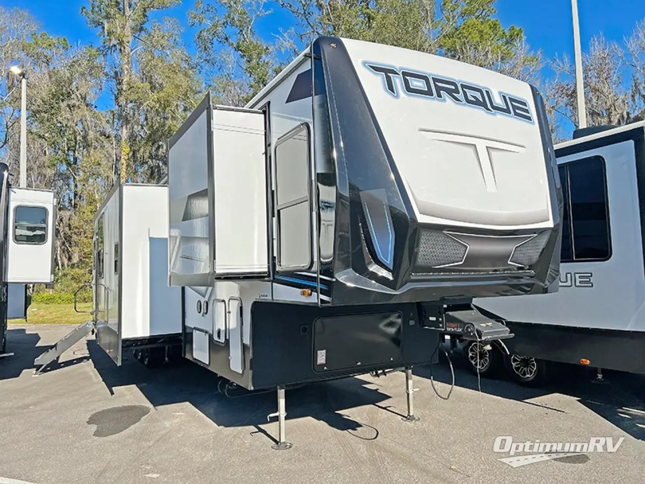 2024 Heartland Torque 424 Photo 1